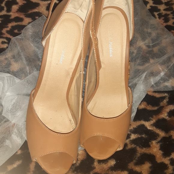 Heels - Picture 3 of 3